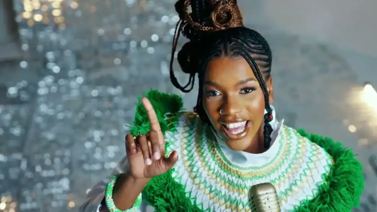 Starr Healer & Lwah Ndlunkulu - Ngisayogana